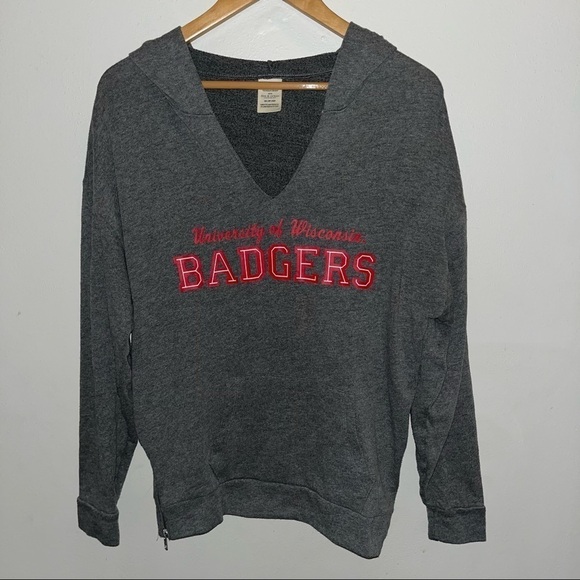 PINK Victoria’s Secret Wisconsin Badgers Hoodie Sweatshirt Size Extra Small - Picture 1 of 13